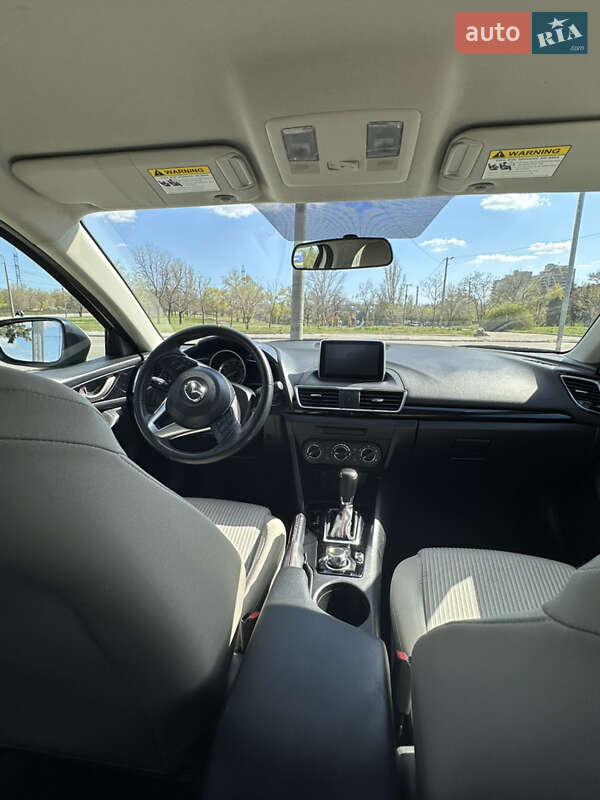 Седан Mazda 3 2015 в Днепре