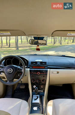 Седан Mazda 3 2004 в 