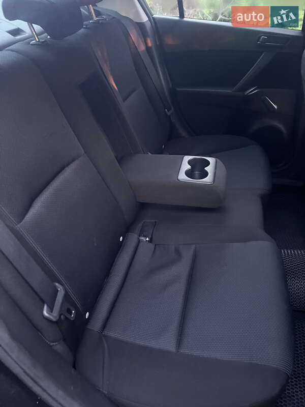 Седан Mazda 3 2010 в Дніпрі