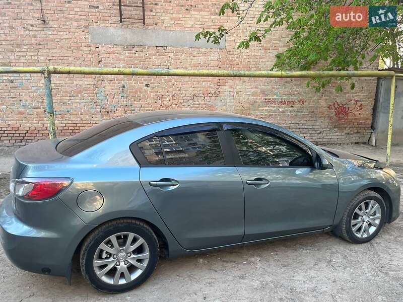 Седан Mazda 3 2011 в Кропивницком