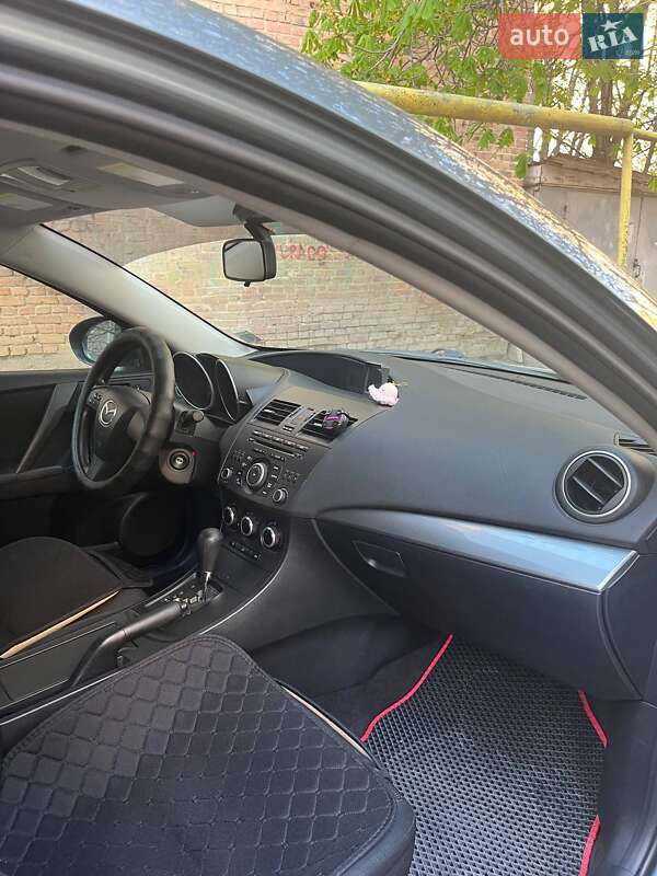 Седан Mazda 3 2011 в Кропивницком