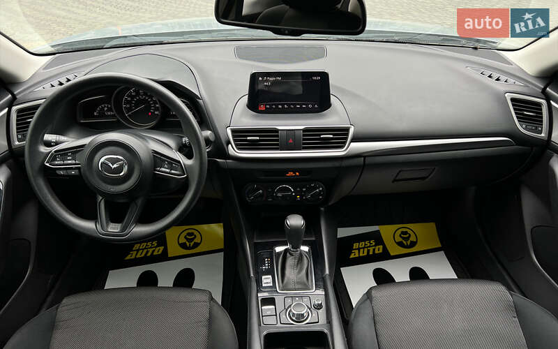 Седан Mazda 3 2016 в Львове