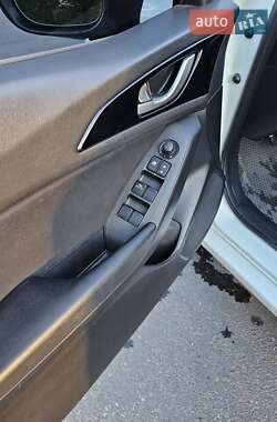 Седан Mazda 3 2015 в 