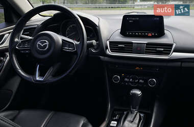 Седан Mazda 3 2017 в 