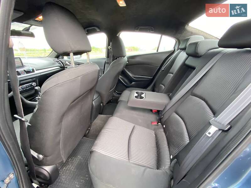 Седан Mazda 3 2014 в Львові