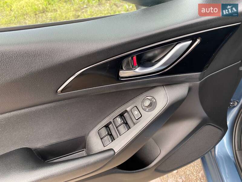 Седан Mazda 3 2014 в Львові