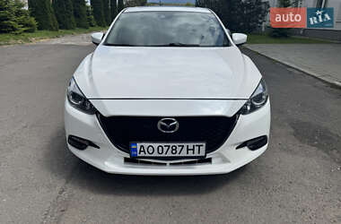 Седан Mazda 3 2018 в Ужгороде
