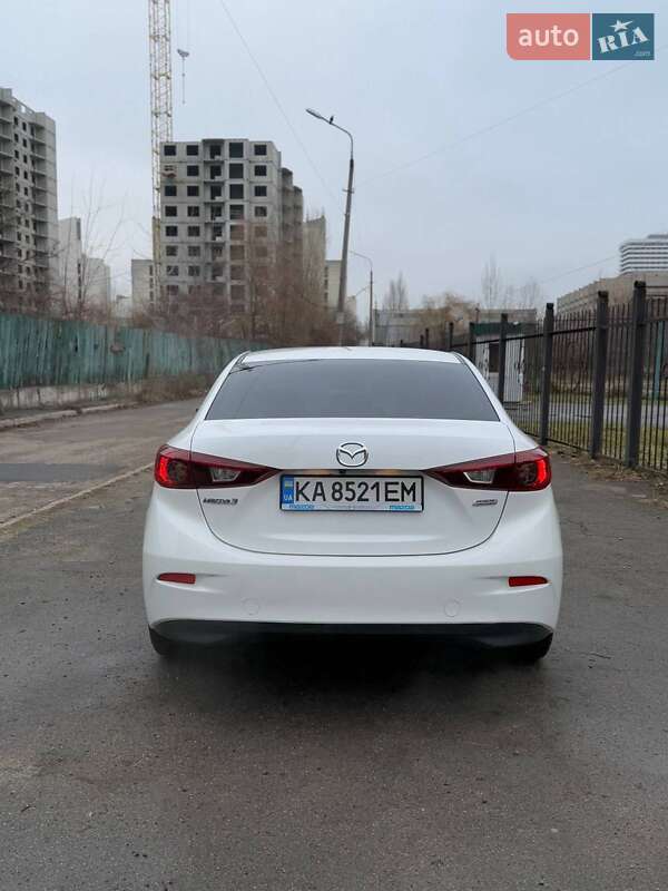 Седан Mazda 3 2017 в Киеве