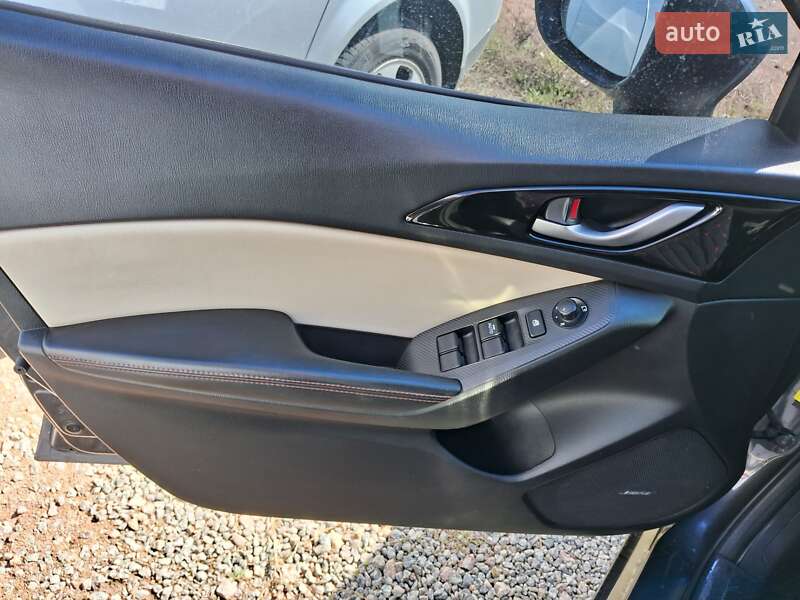 Седан Mazda 3 2016 в Полтаве