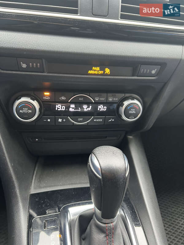 Хэтчбек Mazda 3 2015 в Львове