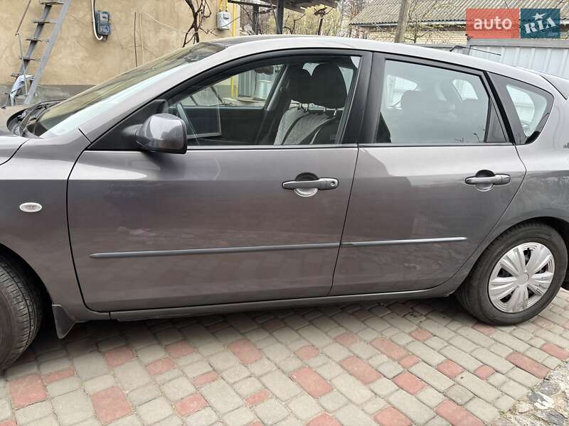 Хэтчбек Mazda 3 2006 в Гнивани