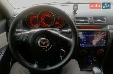 Седан Mazda 3 2004 в 