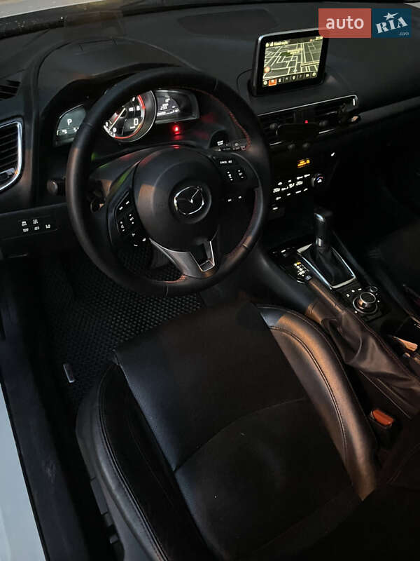 Хэтчбек Mazda 3 2015 в Киеве