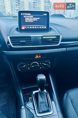 Седан Mazda 3 2016 в 