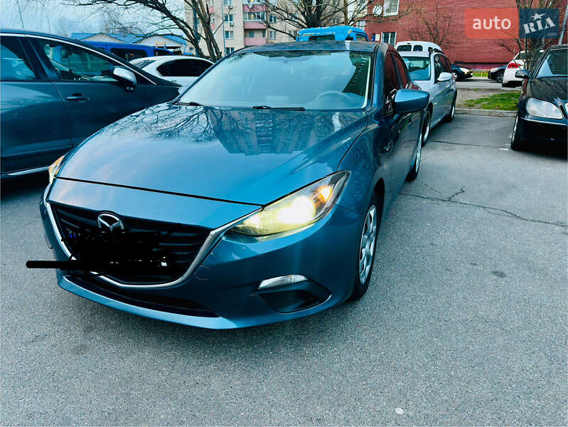 Седан Mazda 3 2016 в 