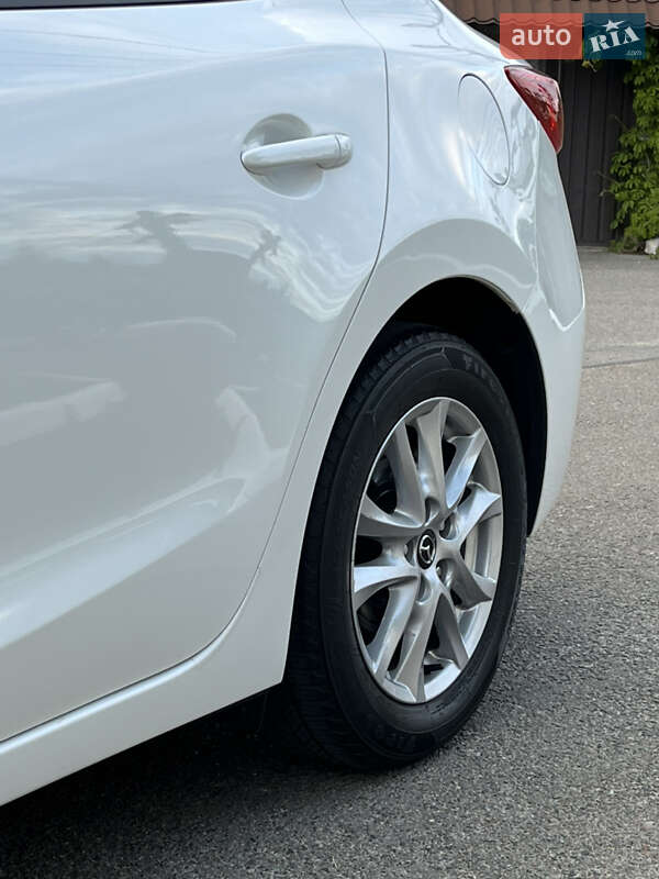 Седан Mazda 3 2015 в Василькові