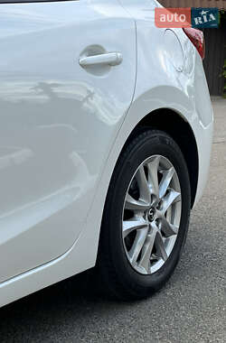 Седан Mazda 3 2015 в 