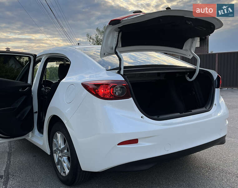 Седан Mazda 3 2015 в Василькові