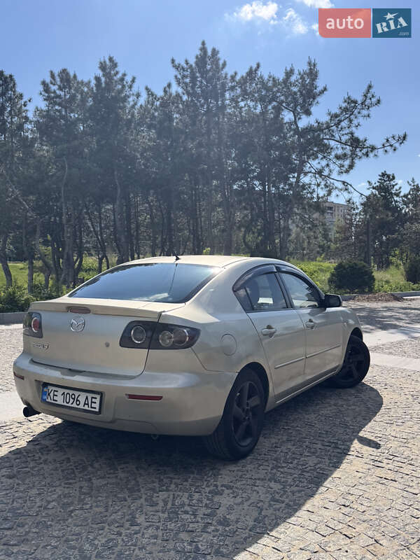 Седан Mazda 3 2006 в Днепре