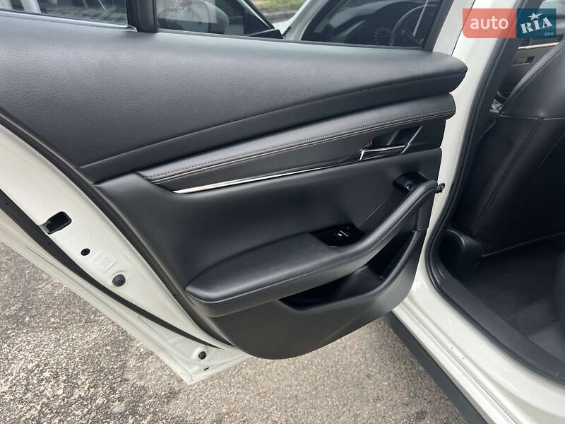 Седан Mazda 3 2018 в Харькове