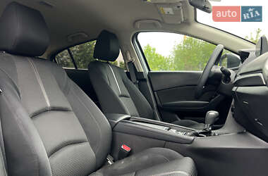 Седан Mazda 3 2016 в 