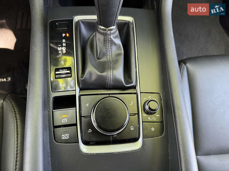 Седан Mazda 3 2019 в Кропивницькому