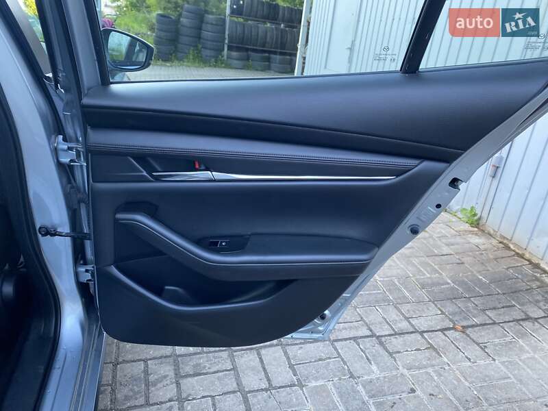 Седан Mazda 3 2019 в Львові