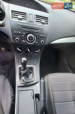 Седан Mazda 3 2012 в 