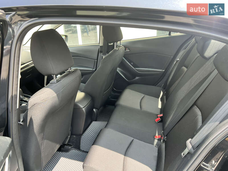 Седан Mazda 3 2018 в Киеве