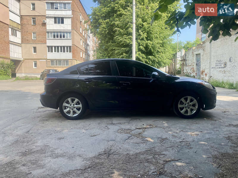 Седан Mazda 3 2010 в Умани