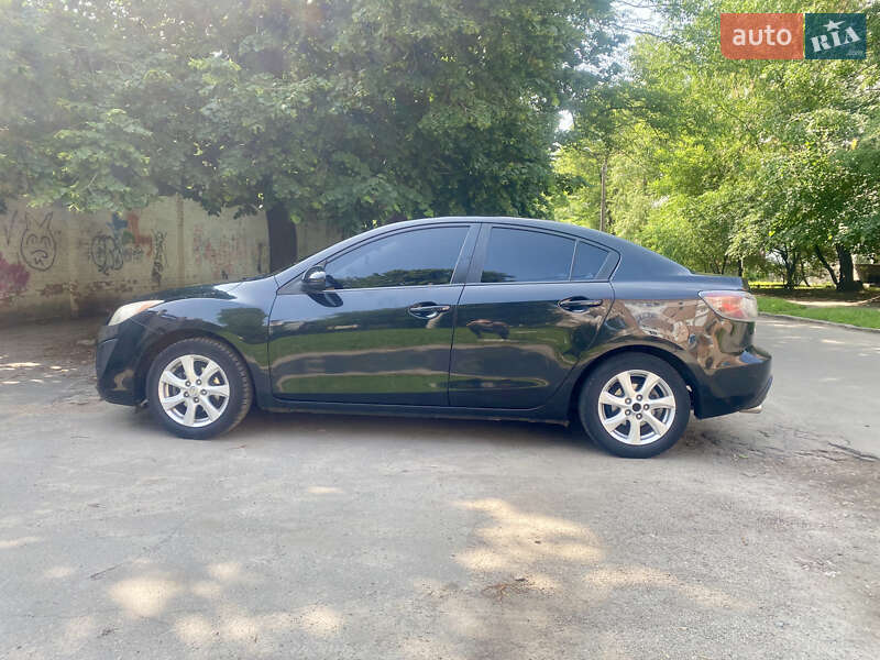 Седан Mazda 3 2010 в Умани