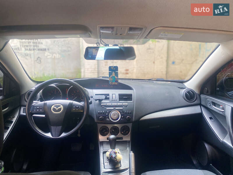 Седан Mazda 3 2010 в Умани