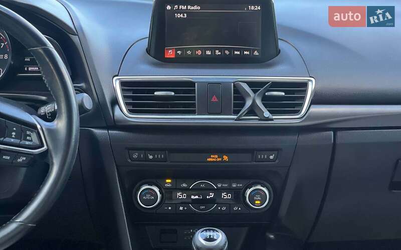 Седан Mazda 3 2017 в Ивано-Франковске