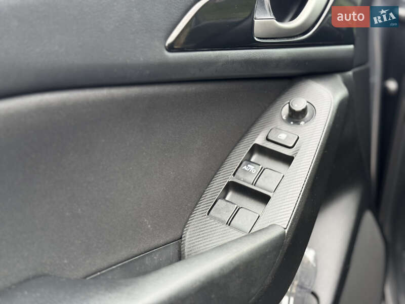 Хэтчбек Mazda 3 2014 в Ивано-Франковске