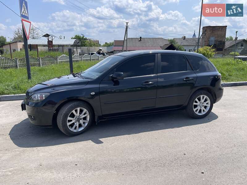 Хэтчбек Mazda 3 2007 в Остроге