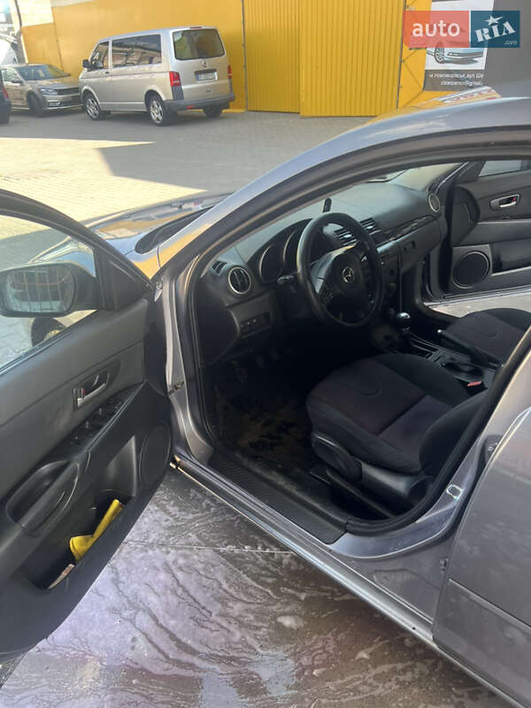 Хетчбек Mazda 3 2004 в Івано-Франківську