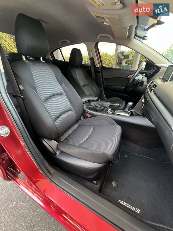 Седан Mazda 3 2015 в Прилуках