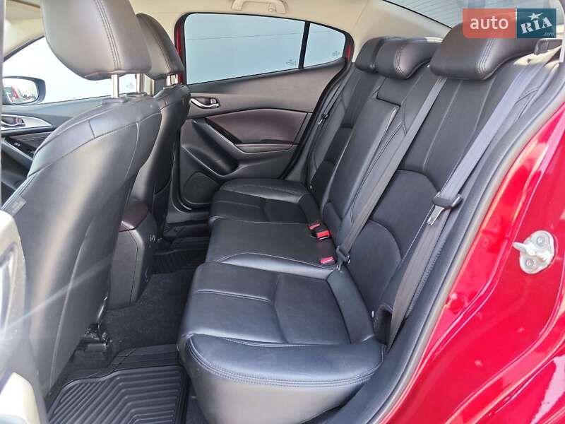 Седан Mazda 3 2017 в Киеве