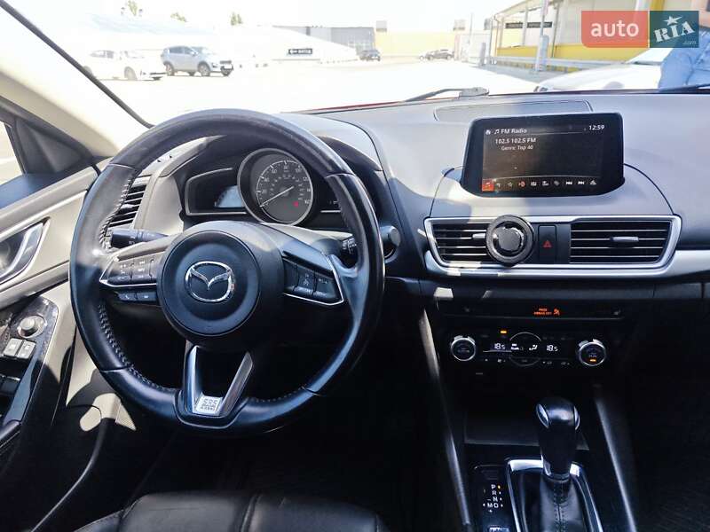 Седан Mazda 3 2017 в Киеве