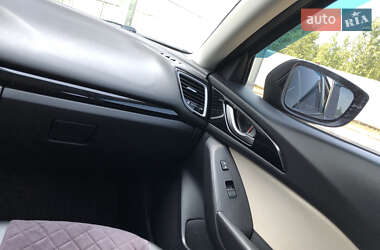 Седан Mazda 3 2014 в Днепре