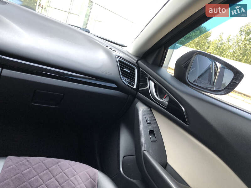 Седан Mazda 3 2014 в Днепре