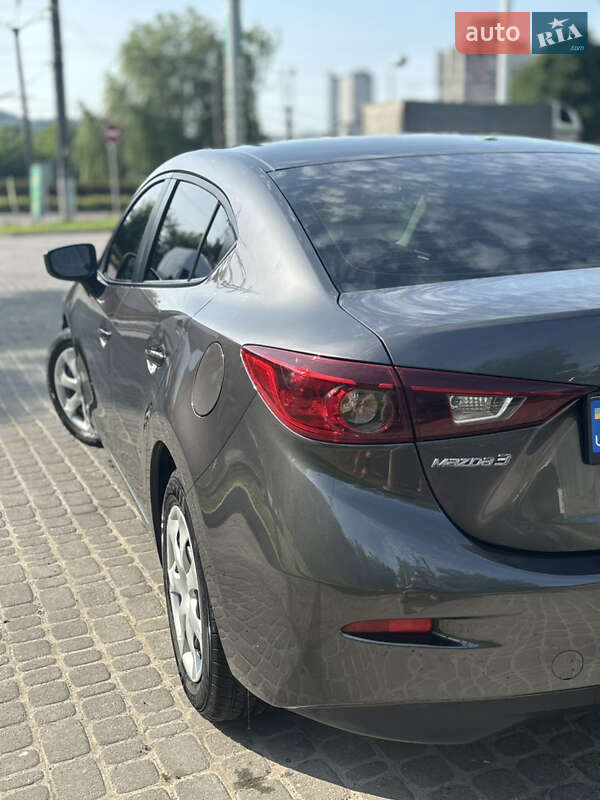 Седан Mazda 3 2017 в Львове