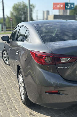 Седан Mazda 3 2017 в 