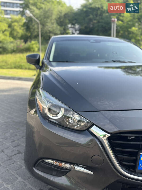 Седан Mazda 3 2017 в Львове