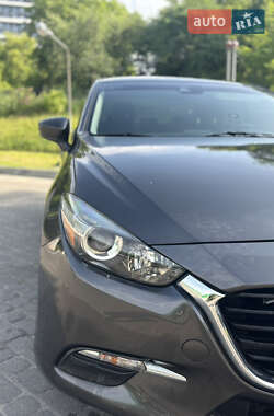 Седан Mazda 3 2017 в 
