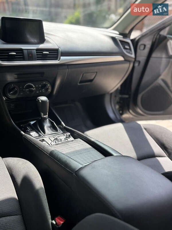 Седан Mazda 3 2017 в Львове