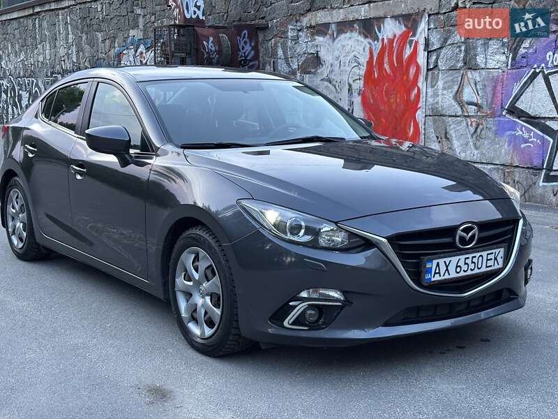 Седан Mazda 3 2015 в Днепре