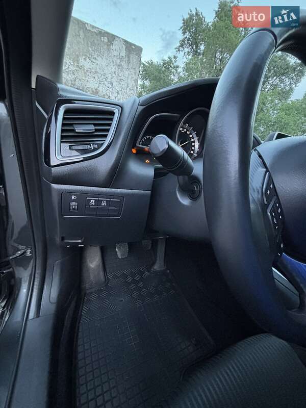 Седан Mazda 3 2015 в Днепре