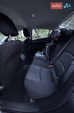 Седан Mazda 3 2015 в 