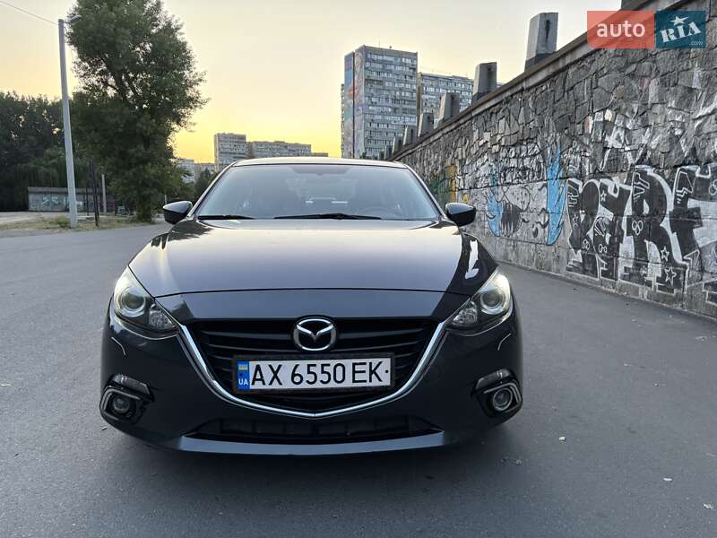 Седан Mazda 3 2015 в Днепре
